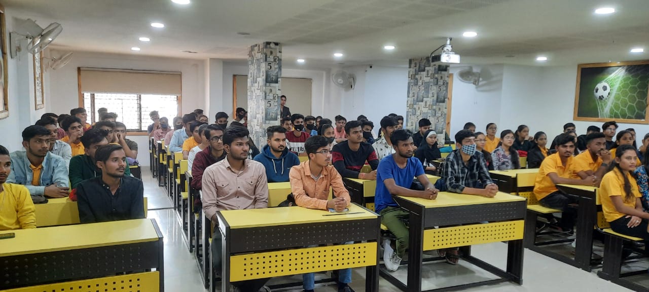 Campus Placement Training Program 11 Campus recruitment training session covering aptitude, GD and interview skills